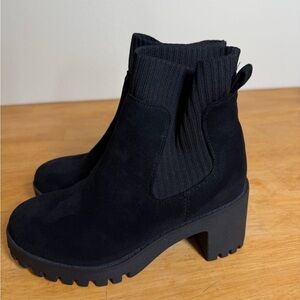 ID Required Girls Callie Boot Black Chunky Faux Suede Pull On Sz 2 EUC